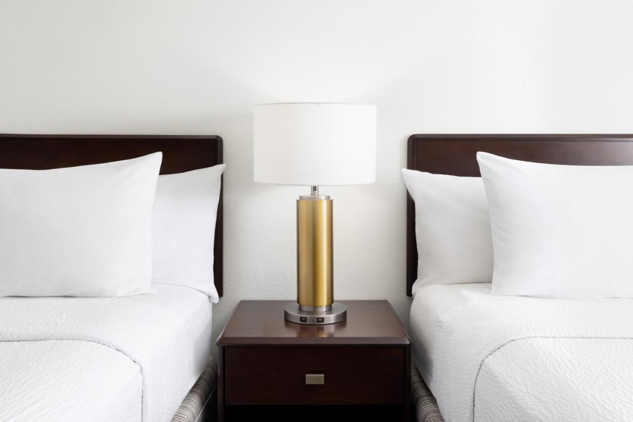 Springhill Suites Fresno Eksteriør bilde