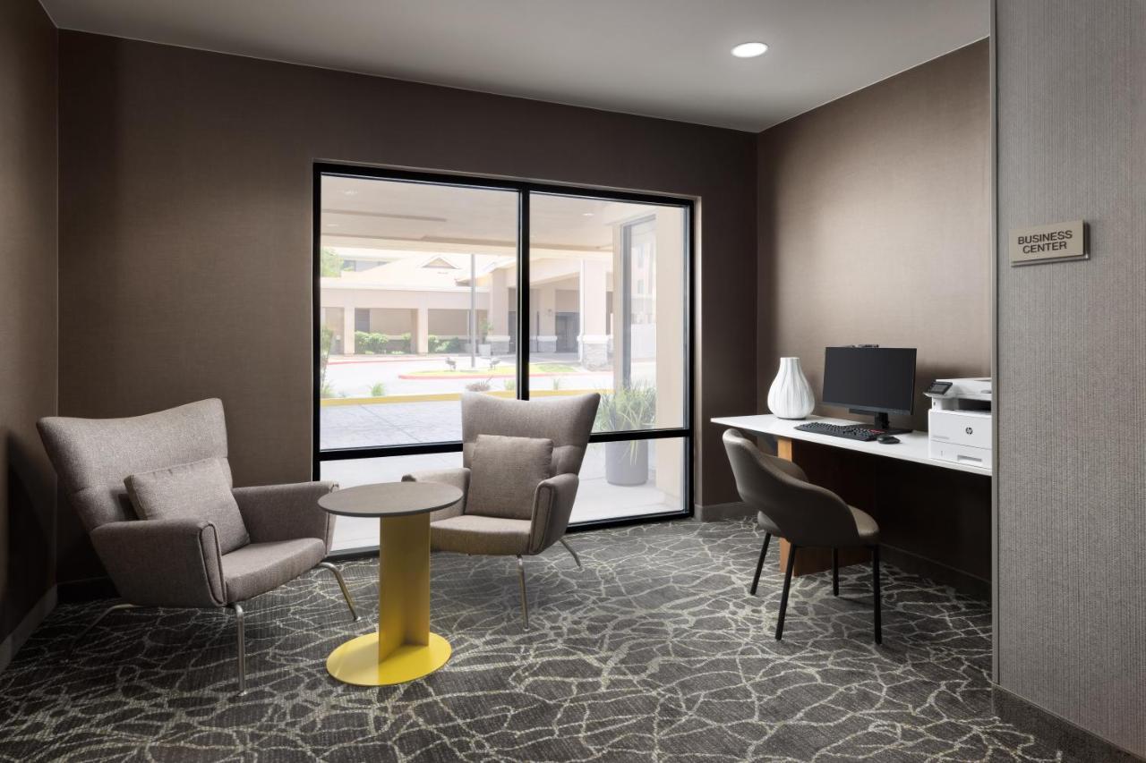 Springhill Suites Fresno Eksteriør bilde