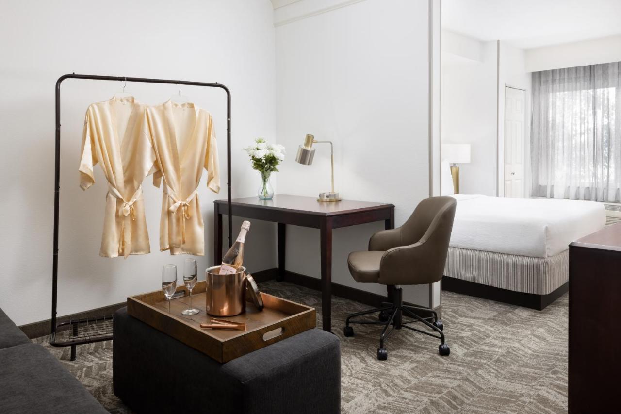 Springhill Suites Fresno Eksteriør bilde